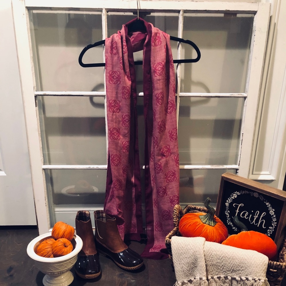 Stunning scarf - Picture 2 of 3